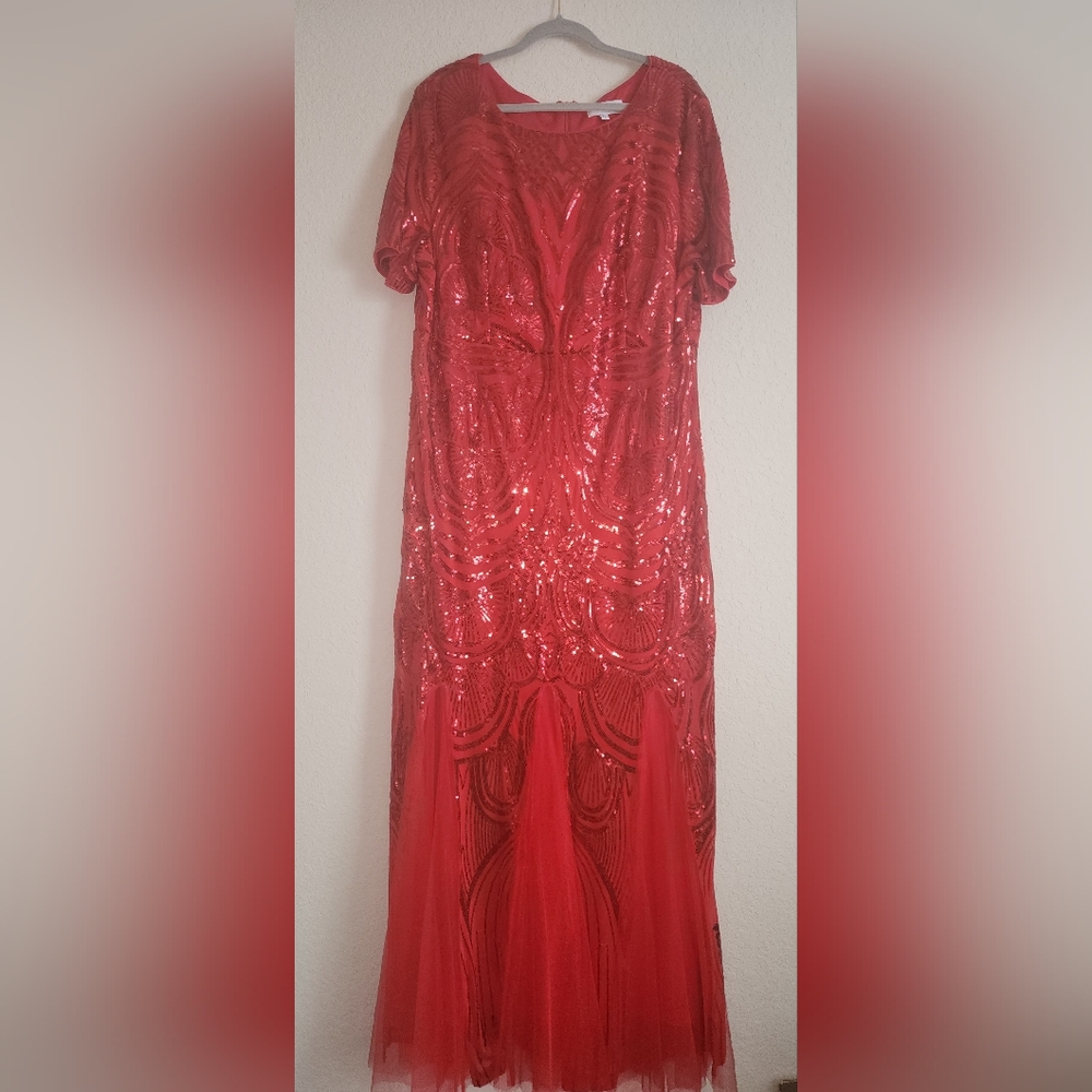 Plus Size Boat Neck Evening Gown With Short Sleeves & Fish Tail Silhouette